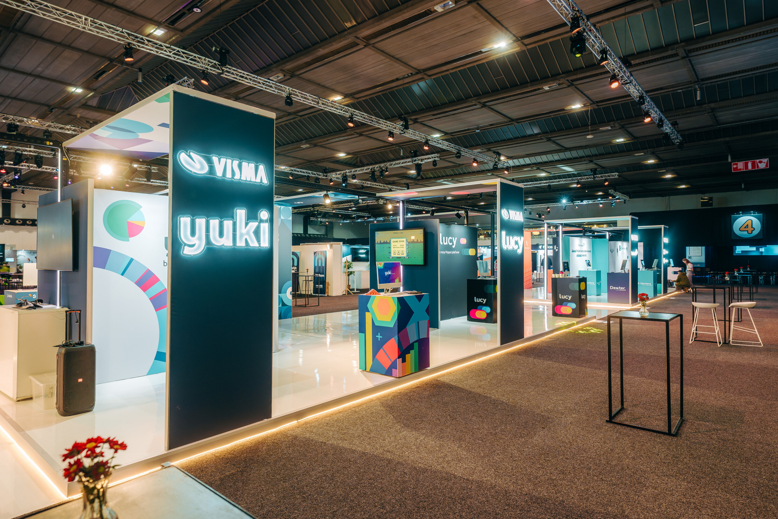 Dazzle Beursstand standenbouwer trade fair beursdeelname Visma groepsstand